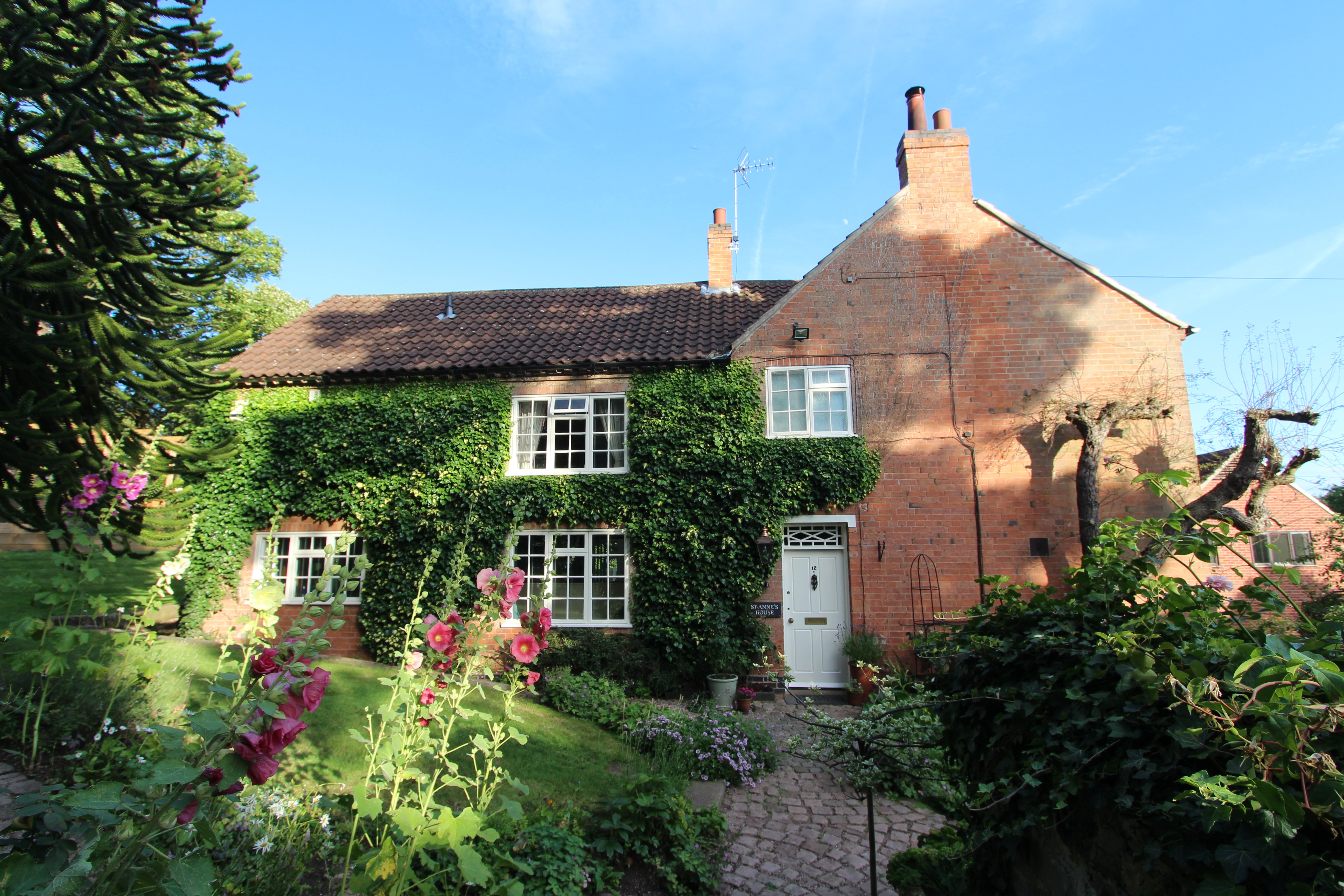 St Anne's House-官方