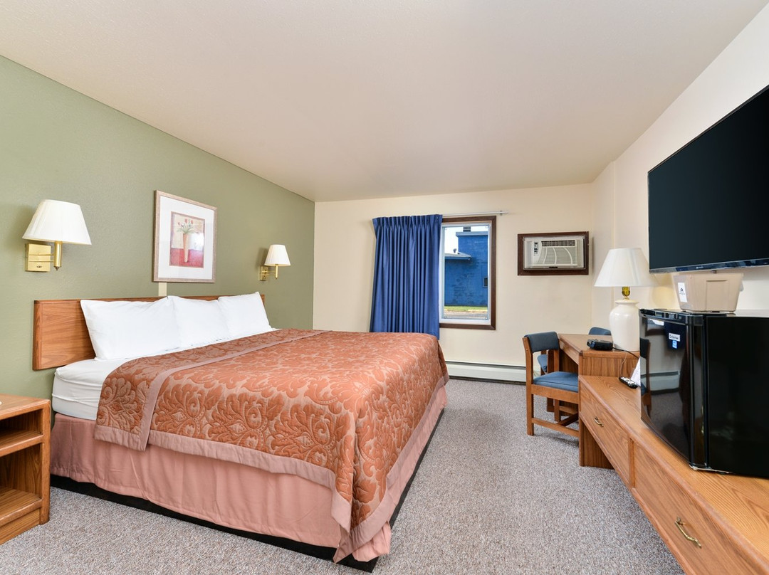 Love Hotels Staples by OYO at HWY 10 MN主图