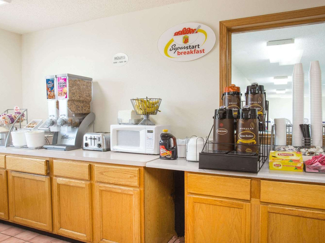 Super 8 by Wyndham Monmouth IL主图