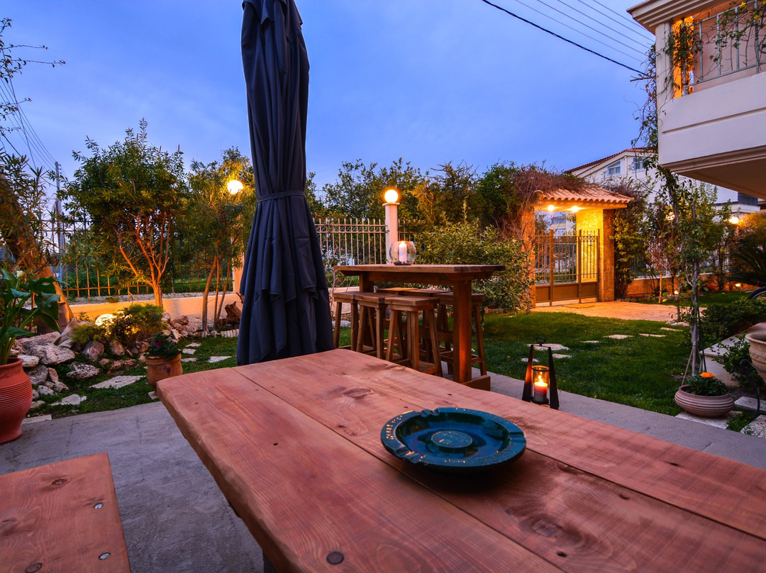 Theoni's Apartments主图