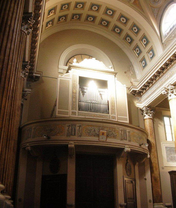 Basilica Collegiata di Santa Croce-Ostra必去景点