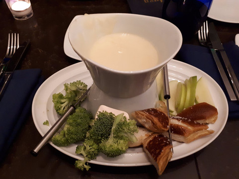 The Bauer Restaurant & Bar主图