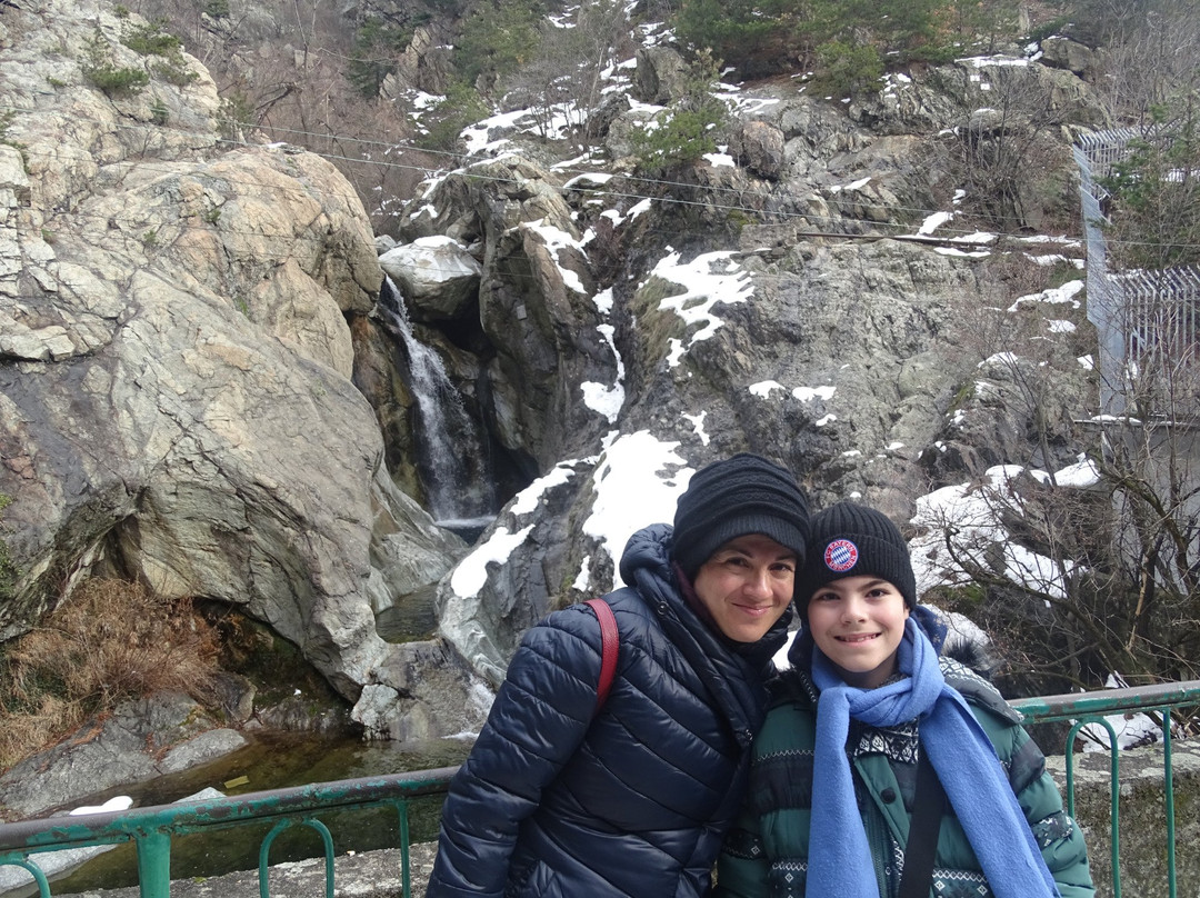 Suchurum Waterfall-卡尔洛沃必去景点