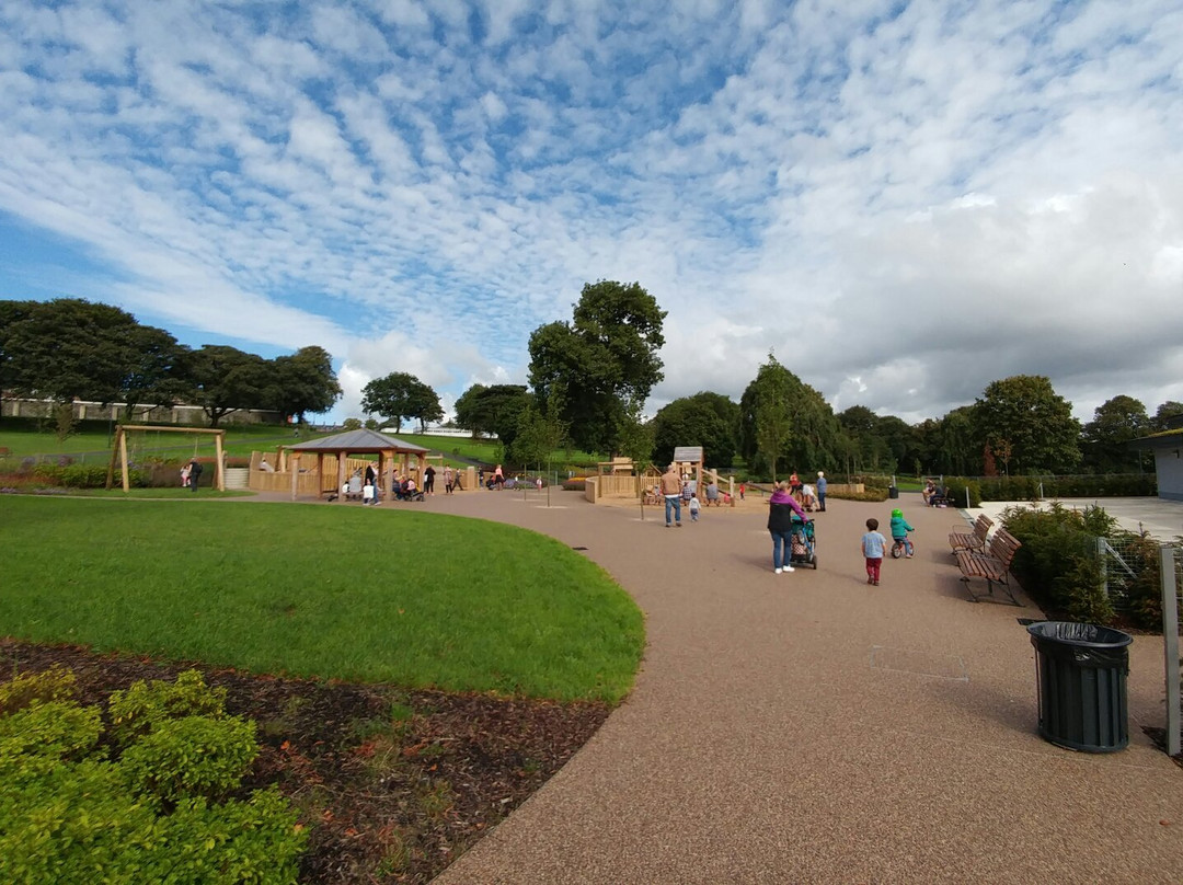 Bridgend旅游景点-Brooke Park
