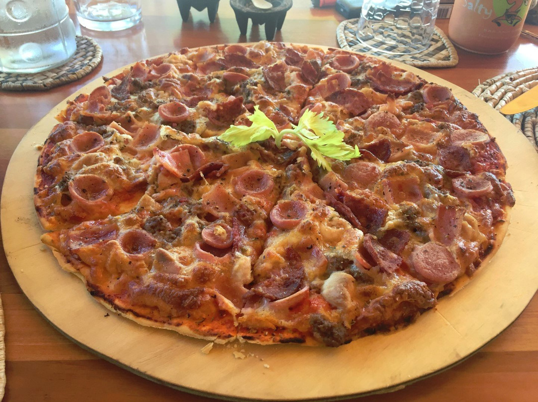 塔韦乌尼岛餐馆和美食-Salty Fox Bar and Grill