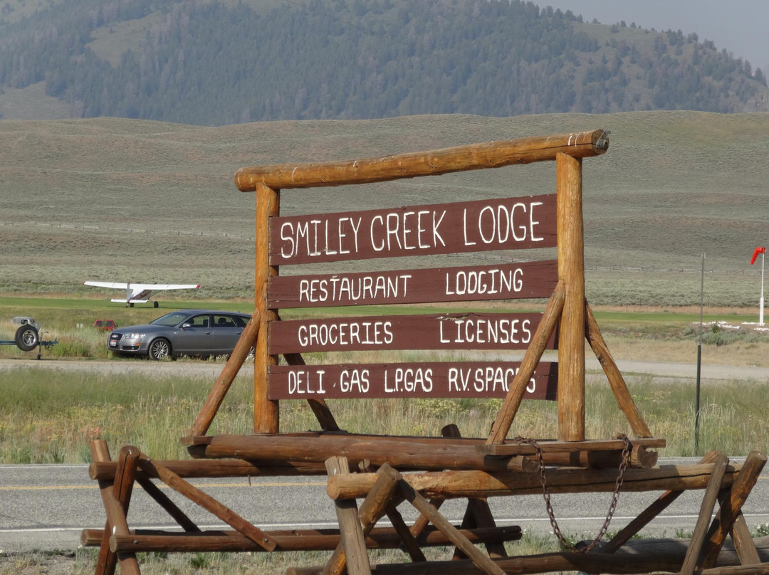 Smiley Creek Lodge主图