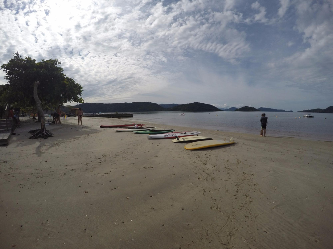 Bracuhy Beach-安格拉杜斯雷斯必去景点