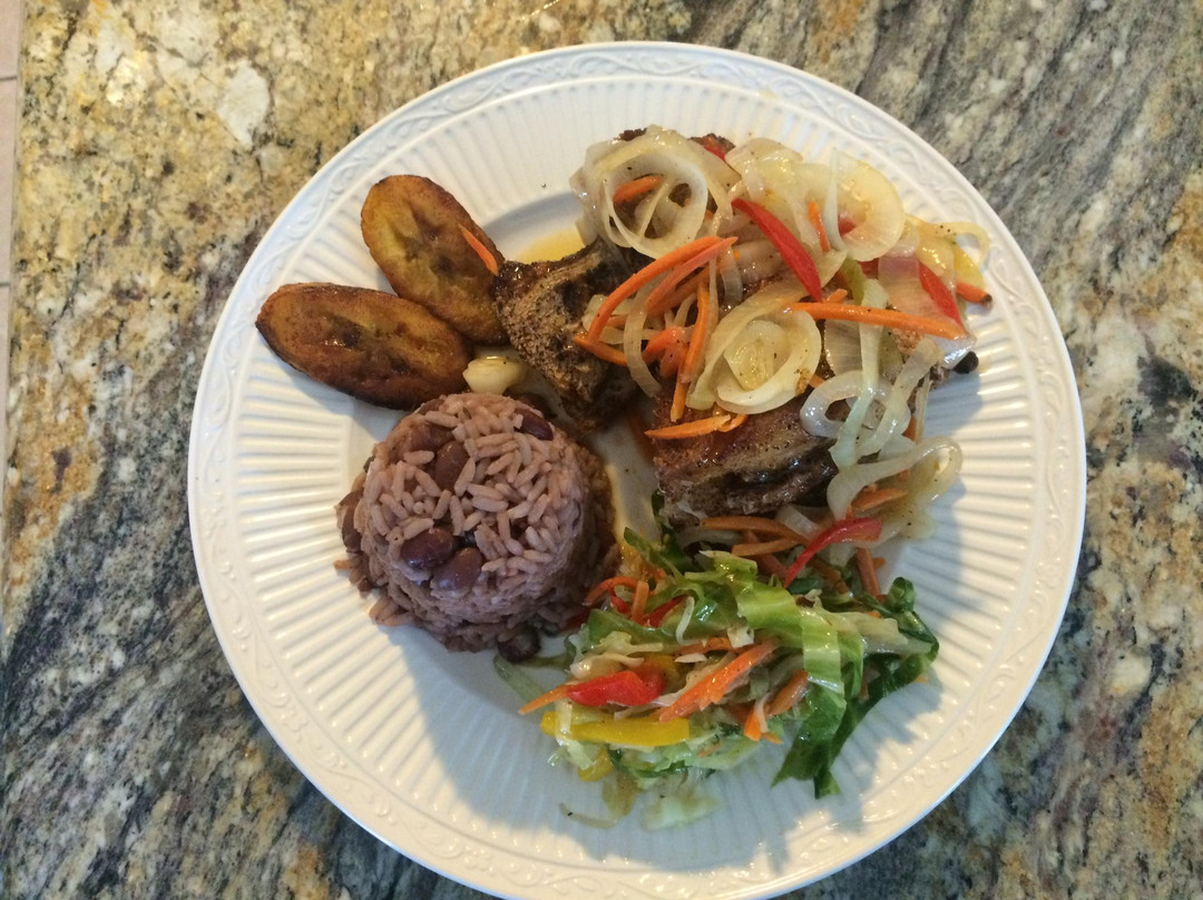 Mo'Bay Island Cuisine