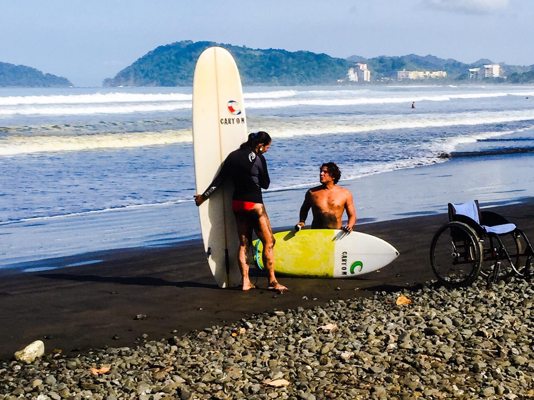 Carton Surfboards Surf Lessons景点图片