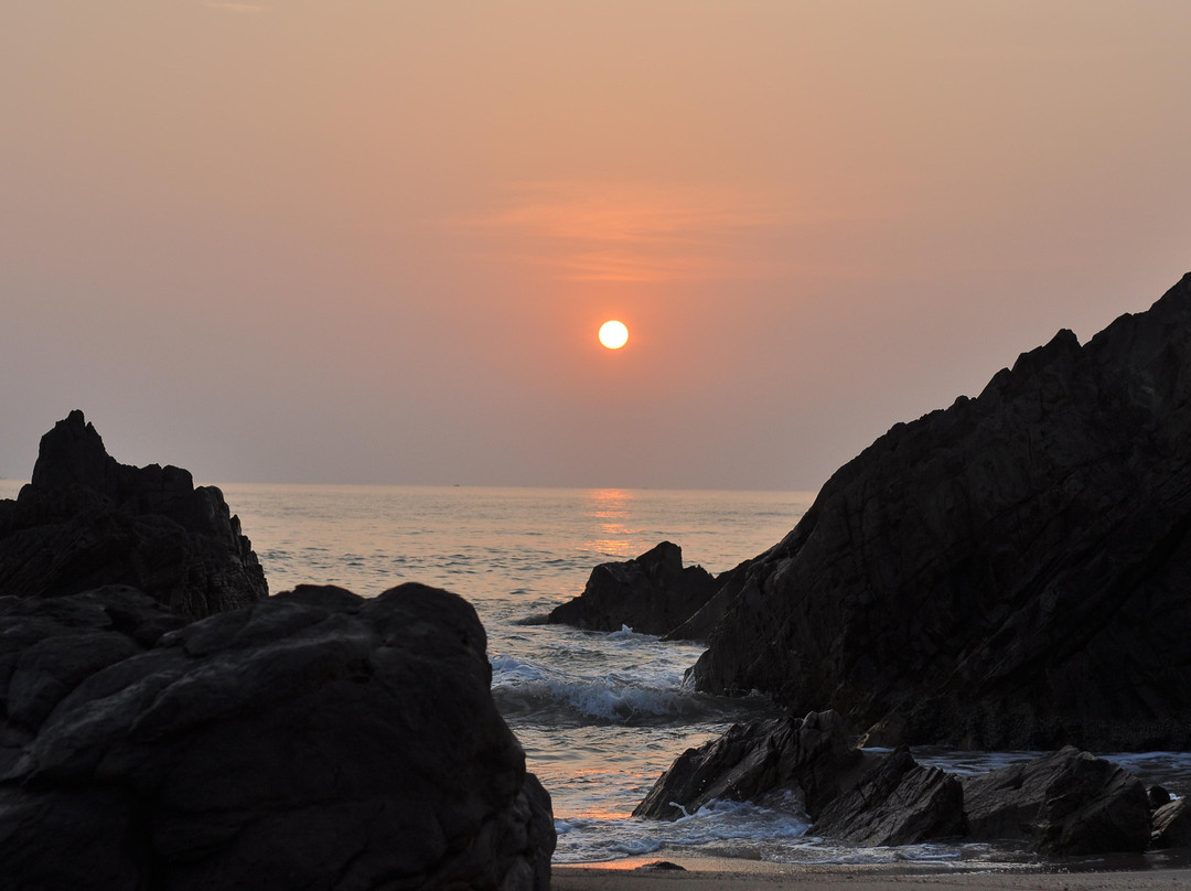 Bai Da Nhay (Jumping rock beach)-洞海必去景点