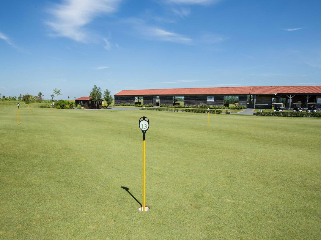 Merignies Golf Country Club景点图片