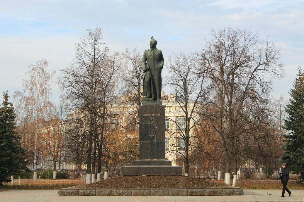 Monument to Dzerzhinskiy景点图片