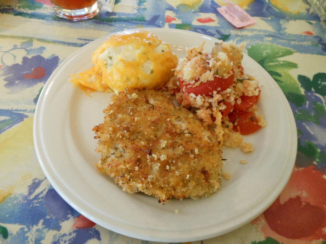 Front Porch On Center Ave