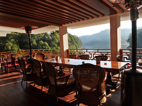 普洱梅子湖度假酒店主图