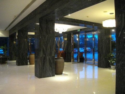 张家港新世汇酒店（沙洲路步行街曼巴特广场店）主图