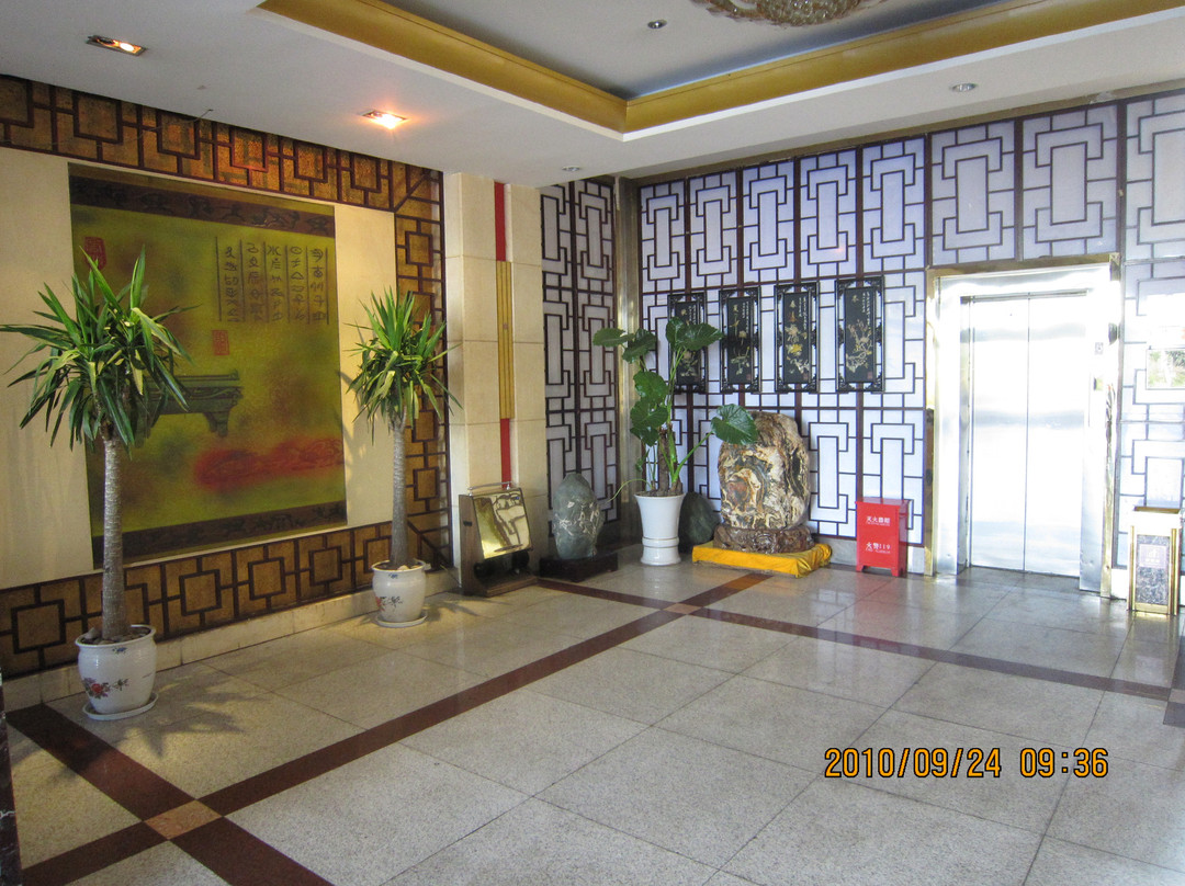 长红紫荆花大酒店主图