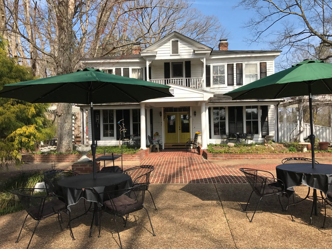 Oilville餐馆和美食-Lolas farmhouse bistro