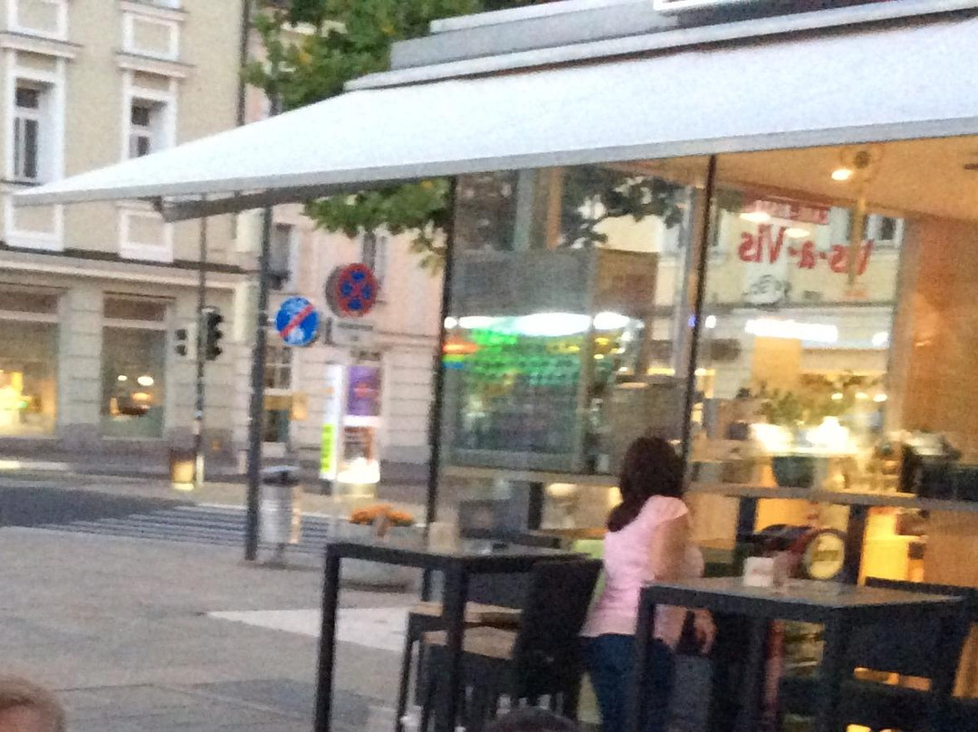 Cafe Vis a Vis