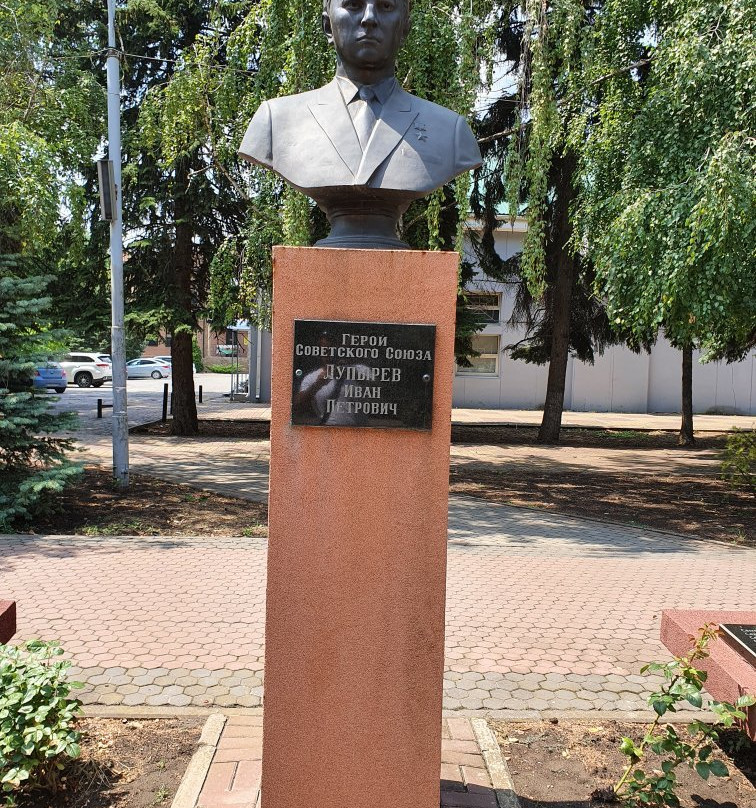 Monument  to I.P. Lupyrev景点图片
