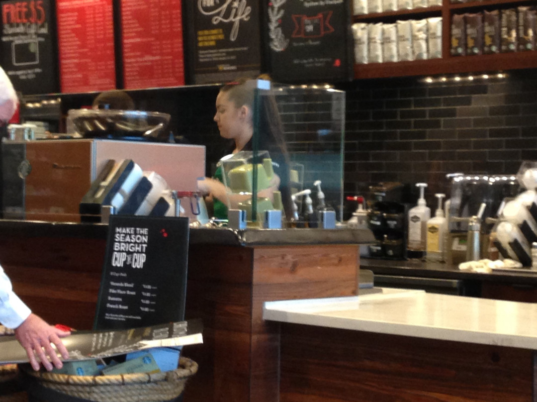 West Hills餐馆和美食-Starbucks