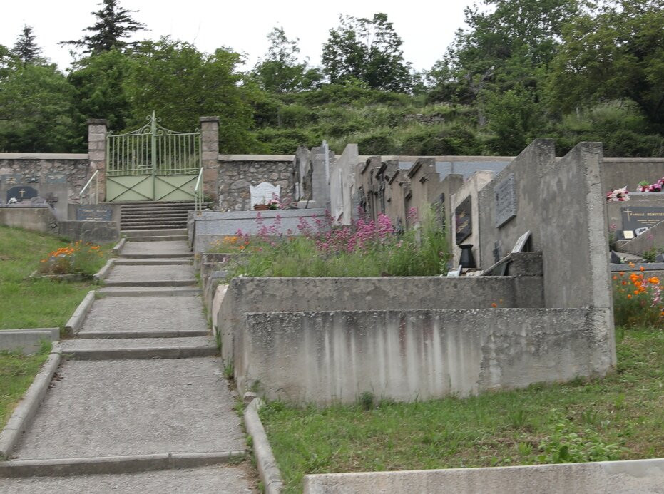 Cimetière communal de Chalençon-Chalencon必去景点