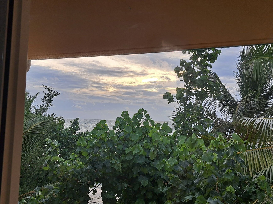 Crown Beach Hotel Maldives主图