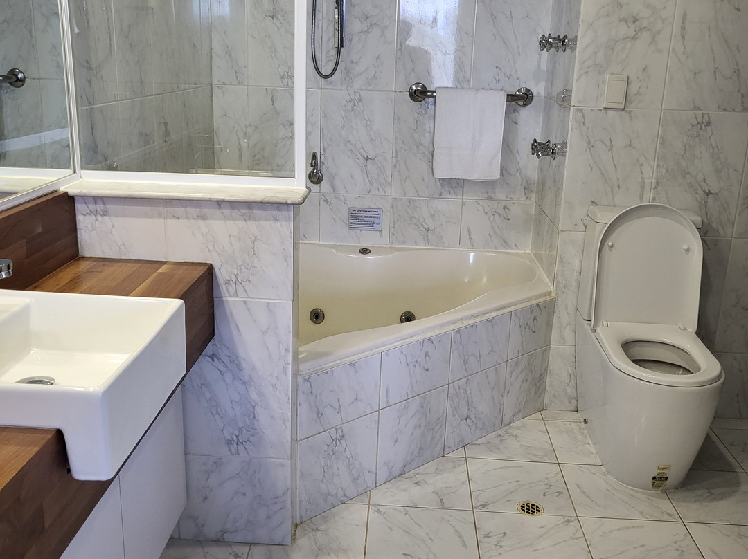 埃斯普勒纳河套房酒店主图