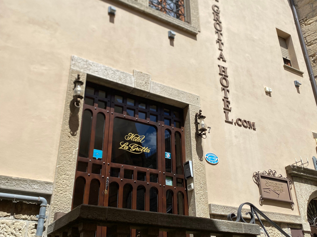 拉格罗塔酒店主图