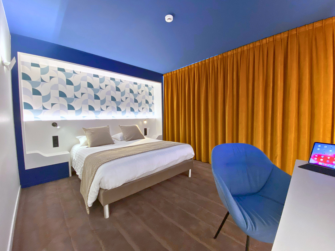 Brit Hotel Piscine & Spa - Fougères主图