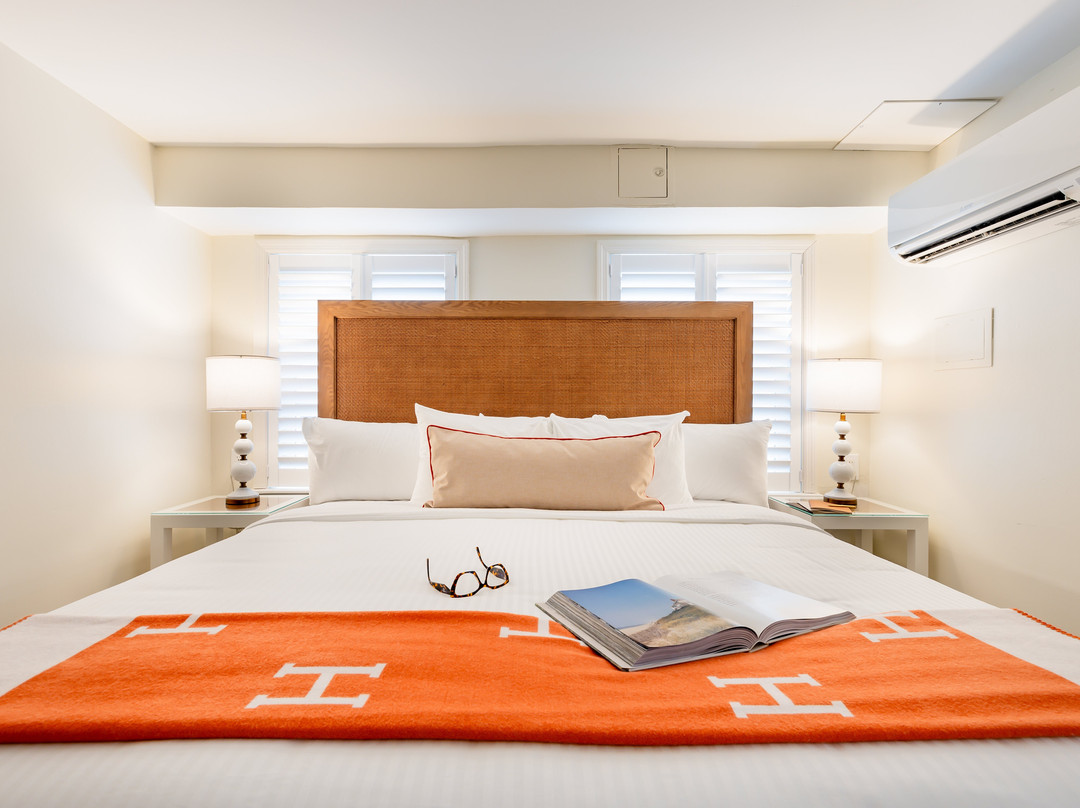 Beach Club on Madison Avenue主图