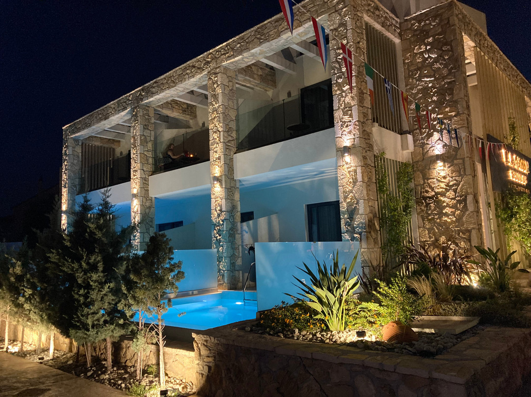 Lagoon Luxury Suites