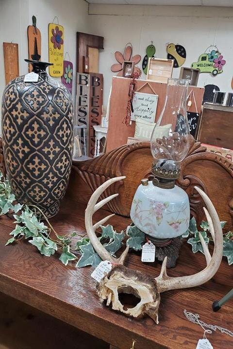 Emma Rae's Antiques & Uniques, L.L.C.-DeWitt必去景点