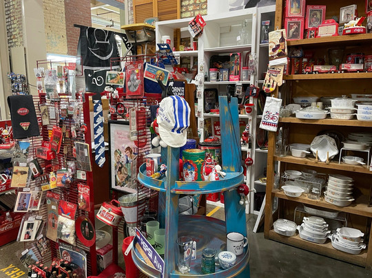 Main St. Antiques and Design Gallery-穆尔斯维尔必去景点