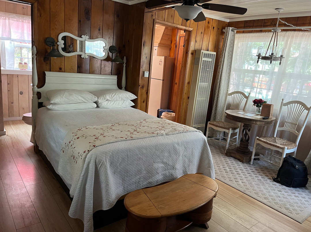 Arrowhead Pine Rose Cabins主图