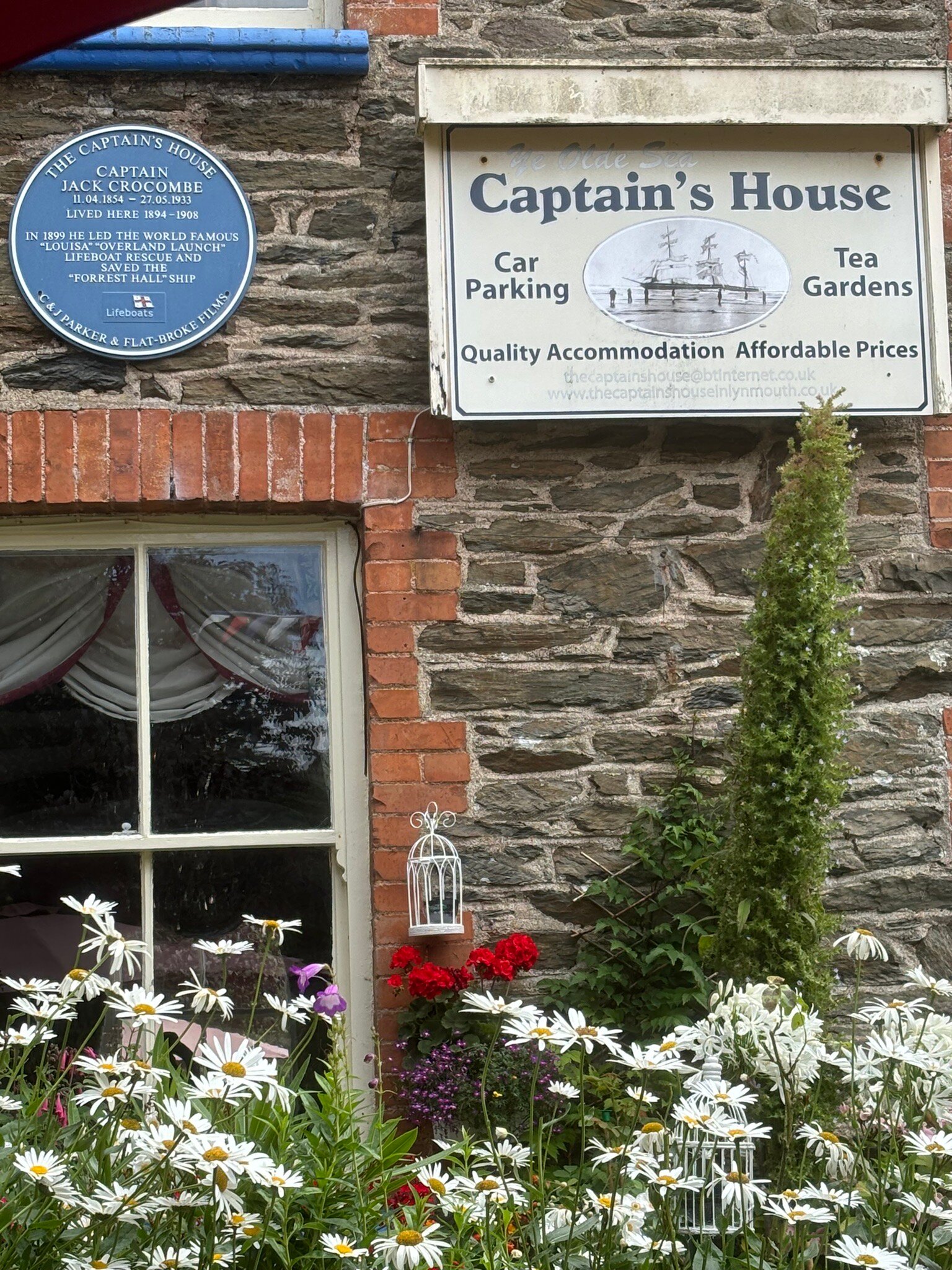 The Captain's House-官方