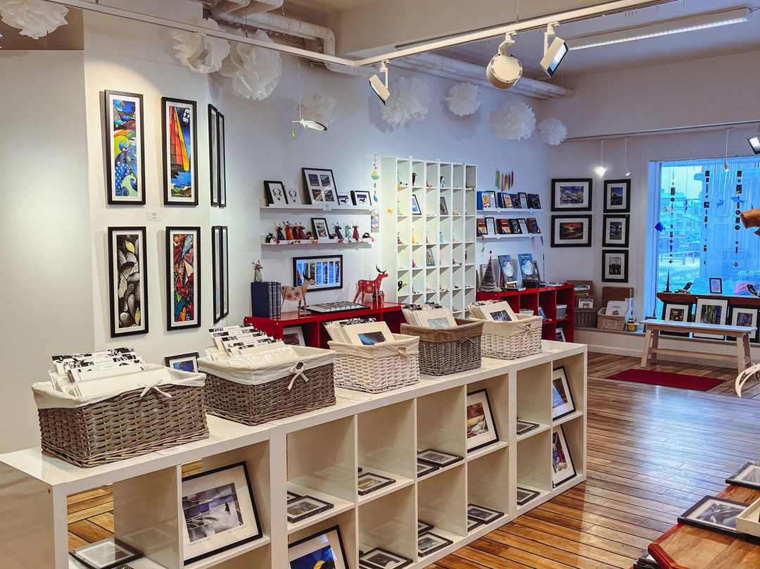 The Gallery West of The Moon景点图片