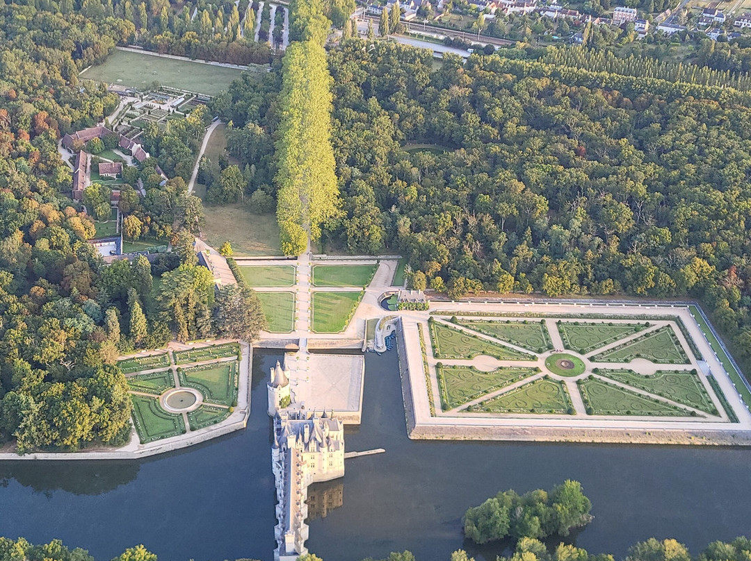 Amboise Montgolfière Balloon Revolution景点图片