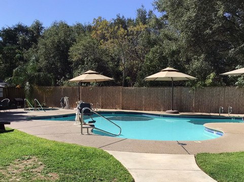 纳托马旅店主图