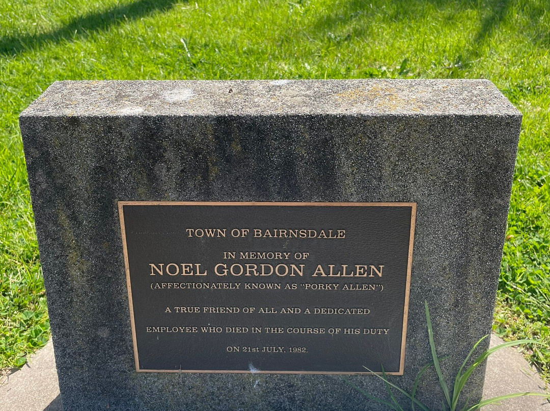 Noel Gordon Allen Memorial景点图片