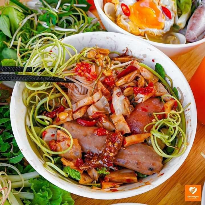Bánh tráng cuốn thịt heo Bà Thu