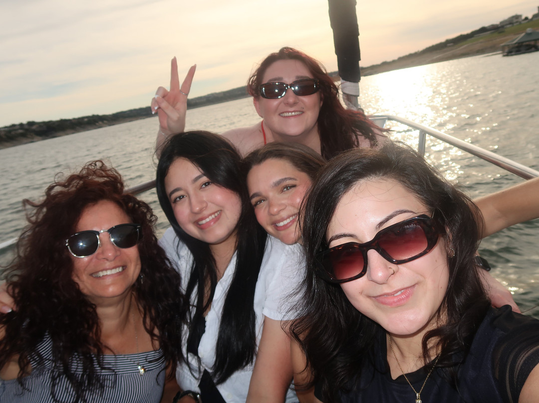 Sail Austin Charters - Private Tours-Lakeway必去景点