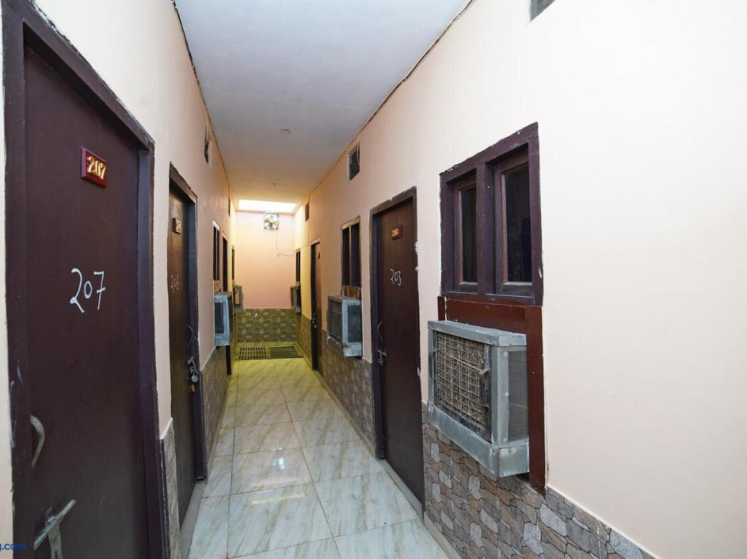 SPOT ON 37301 Aarav Guest House