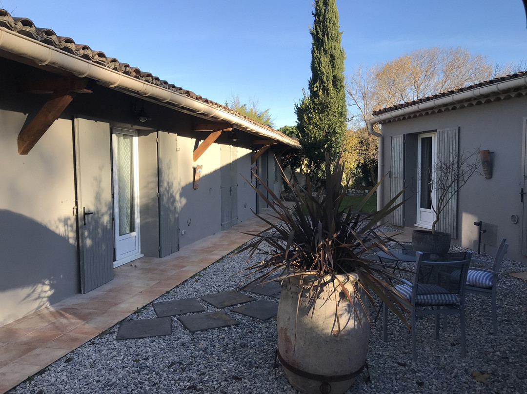 普罗旺斯翡翠酒店主图