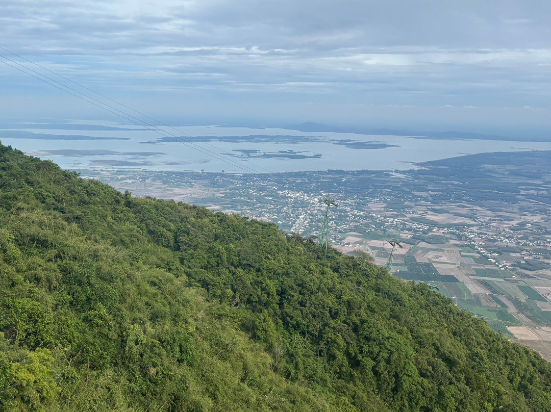 Big Buddha Black Virgin Mountain景点图片