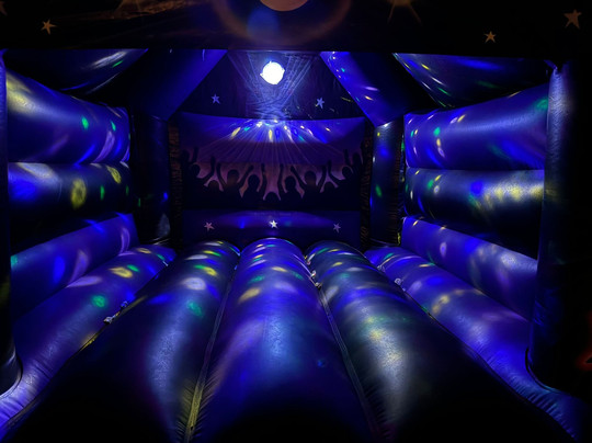 Supreme Bouncy Castles-普尔必去景点