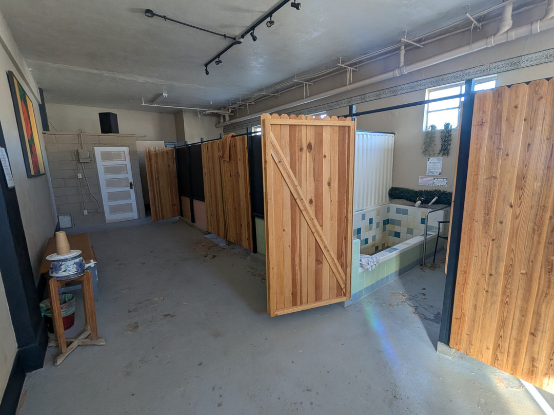 查尔斯温泉酒店主图