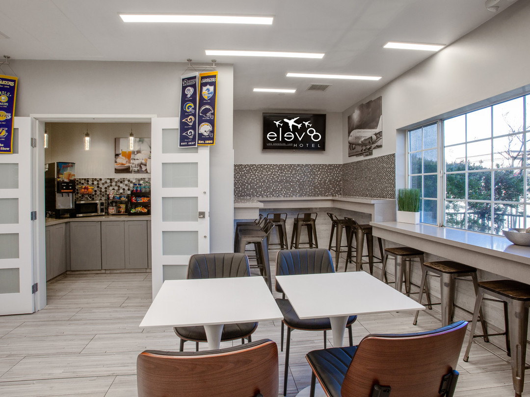 英格伍德速8酒店主图