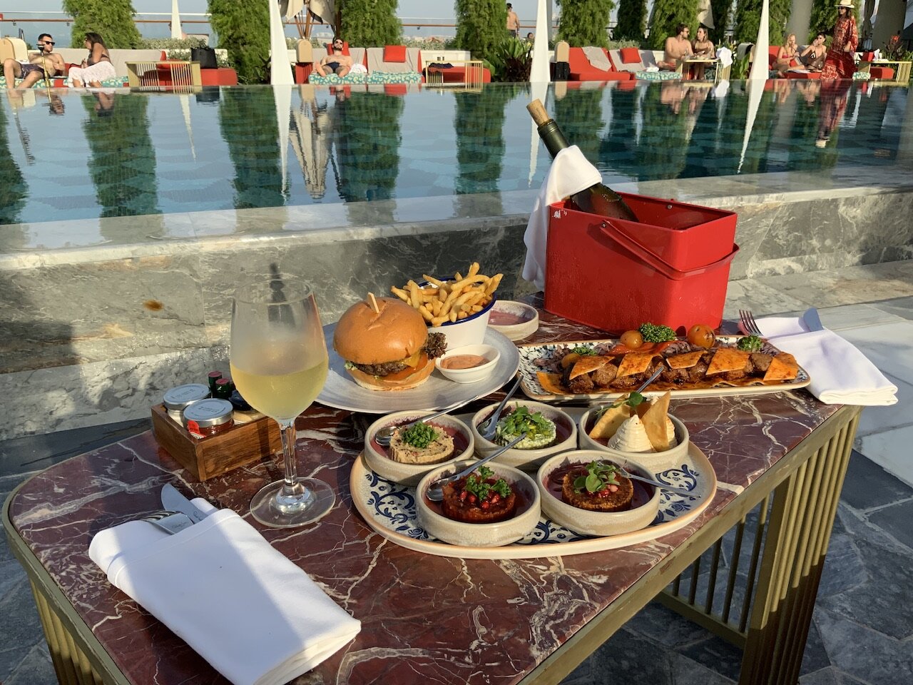 Raffles Doha-泳池