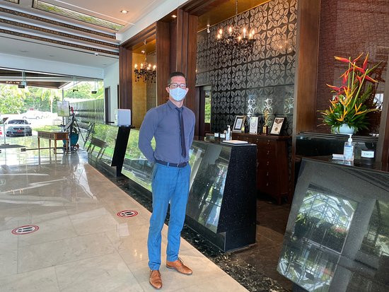 皇家翼酒店主图