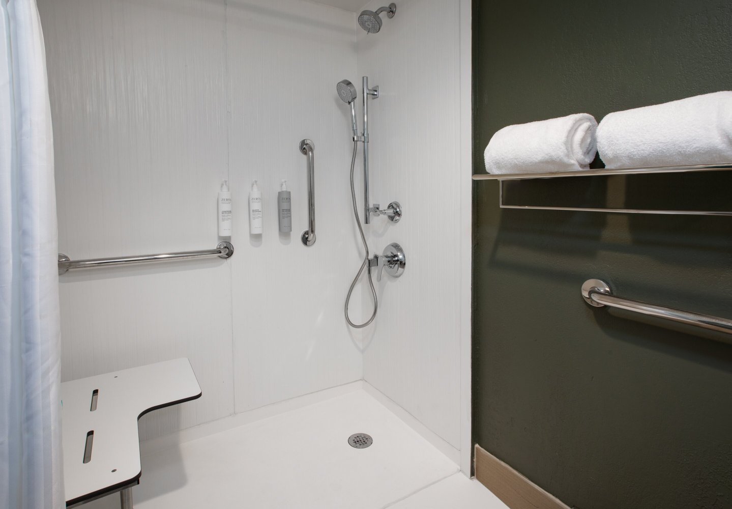 Spark by Hilton Jackson Ridgeland-浴室